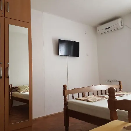 Kemo Aparthotel *